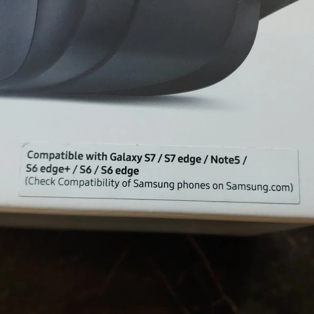 Excellent Used Condition SAMSUNG GEAR VR SM-R323 Headset Powered by OCULUS